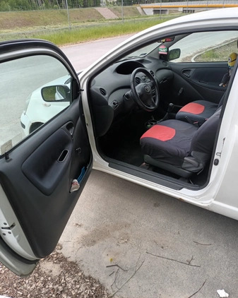 Toyota Yaris cena 4800 przebieg: 232000, rok produkcji 2004 z Zgierz małe 232